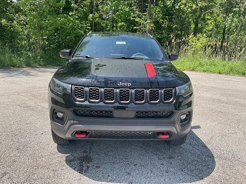 Diamond Black Crystal Pearlcoat 2026 Jeep Compass Trailhawk