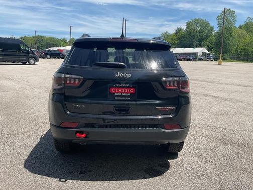 Diamond Black Crystal Pearlcoat 2026 Jeep Compass Trailhawk