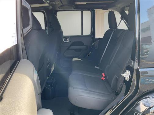 2023 Jeep Wrangler 4-Door Sahara 4x4