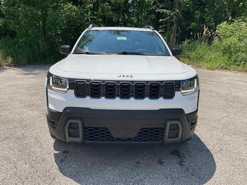 Bright White Clearcoat 2026 Jeep Cherokee Laredo 4x4