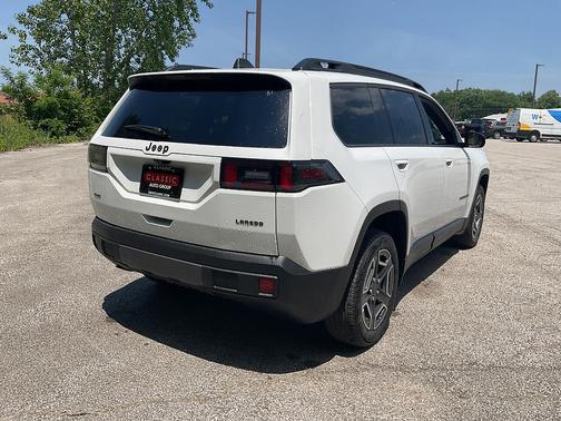 Bright White Clearcoat 2026 Jeep Cherokee Laredo 4x4