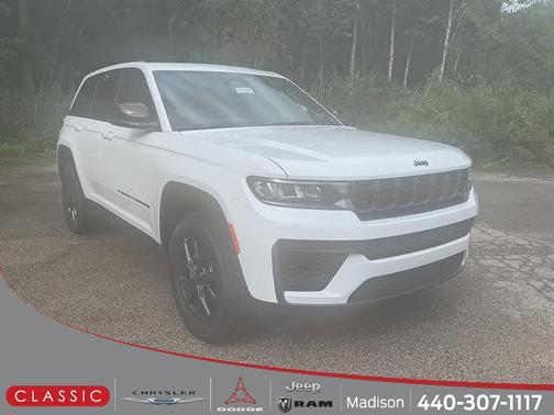 Bright White Clearcoat 2027 Jeep Grand Cherokee Altitude