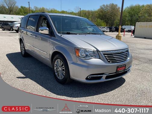 Billet Silver Metallic Clearcoat 2016 Chrysler Town & Country Touring-L