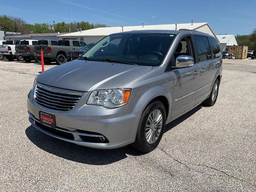 Billet Silver Metallic Clearcoat 2016 Chrysler Town & Country Touring-L