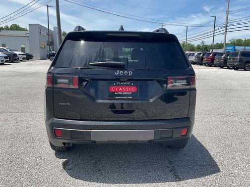 Diamond Black Crystal Pearlcoat 2026 Jeep Cherokee Limited