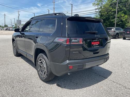 Diamond Black Crystal Pearlcoat 2026 Jeep Cherokee Limited