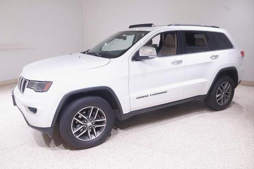 Photo 3 of 24 of 2017 Jeep Grand Cherokee Limited