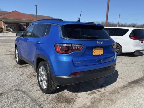 2023 Jeep Compass Latitude Lux