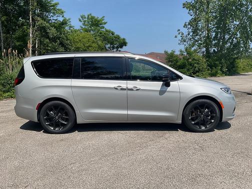 Silver Mist Clearcoat 2026 Chrysler Pacifica L