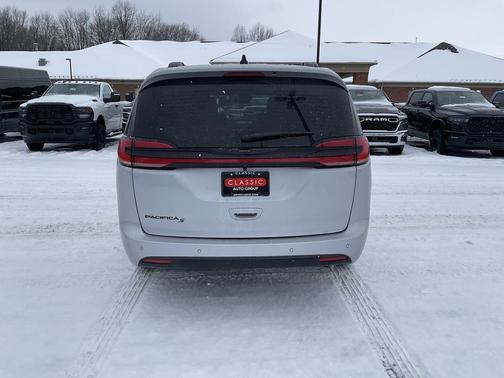 2026 Chrysler Pacifica L