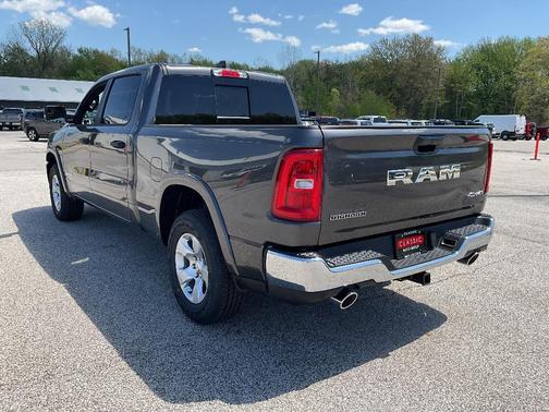 Granite Crystal Metallic Clearcoat 2026 RAM 1500 Big Horn/Lone Star