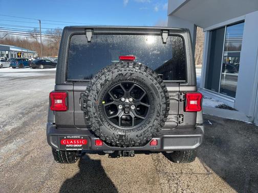 Granite Crystal Metallic Clearcoat 2026 Jeep Wrangler Willys