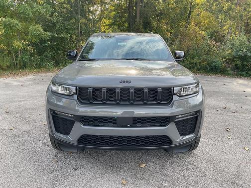 Sting-Gray Clearcoat 2027 Jeep Grand Cherokee L Limited