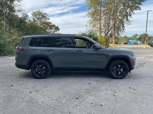 Sting-Gray Clearcoat 2027 Jeep Grand Cherokee L Limited
