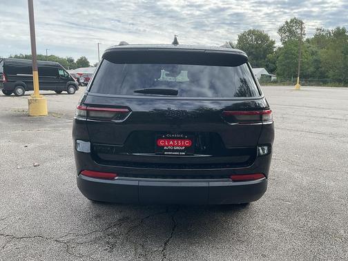 High Gloss Black 2027 Jeep Grand Cherokee L Laredo