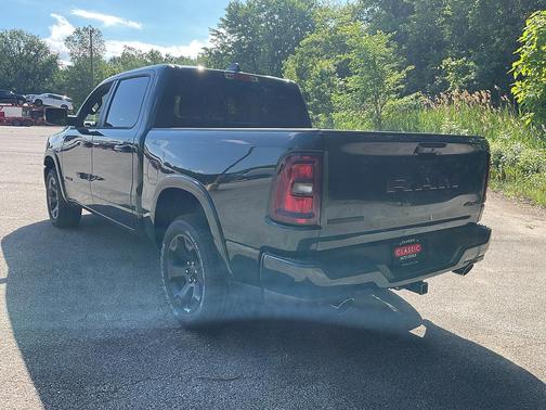 Serrano Green Metallic 2026 RAM 1500 Big Horn/Lone Star