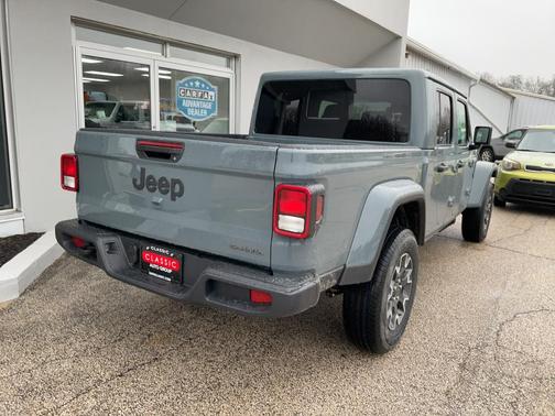 Anvil Clearcoat 2026 Jeep Gladiator Sahara 4x4