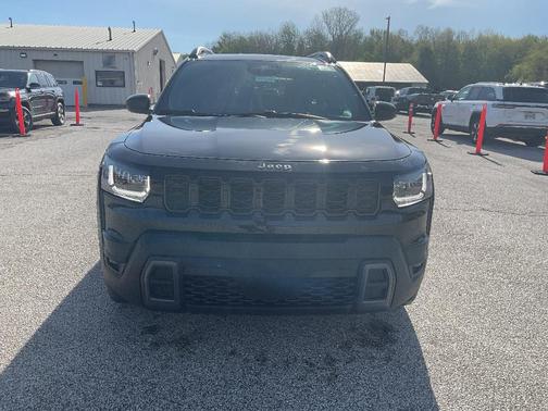 Diamond Black Crystal Pearlcoat 2026 Jeep Cherokee Laredo 4x4