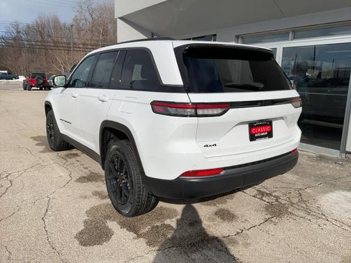 Bright White Clearcoat 2026 Jeep Grand Cherokee Altitude