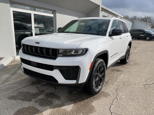 Bright White Clearcoat 2026 Jeep Grand Cherokee Altitude
