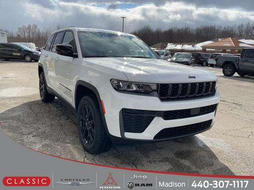 Bright White Clearcoat 2026 Jeep Grand Cherokee Altitude