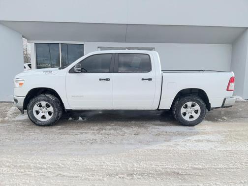 Bright White Clearcoat 2024 RAM 1500 Big Horn/Lone Star