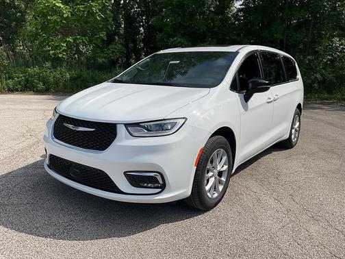 Bright White Clearcoat 2026 Chrysler Pacifica Limited