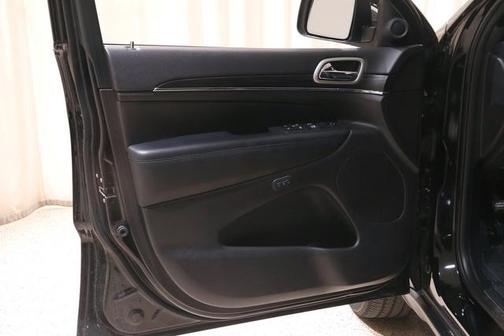 Photo 4 of 25 of 2019 Jeep Grand Cherokee Limited