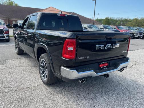 Diamond Black Crystal Pearlcoat 2026 RAM 1500 Laramie