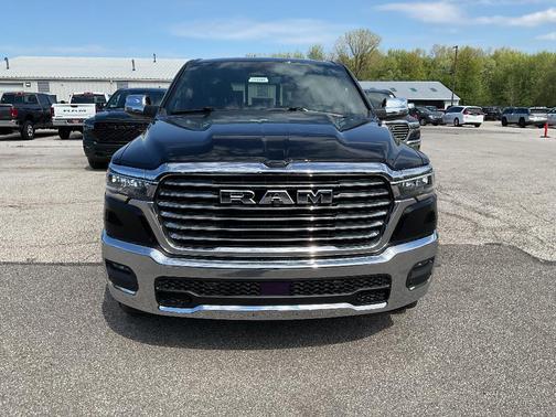 Diamond Black Crystal Pearlcoat 2026 RAM 1500 Laramie