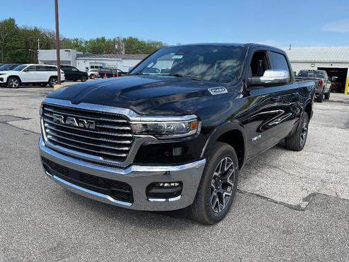 Diamond Black Crystal Pearlcoat 2026 RAM 1500 Laramie