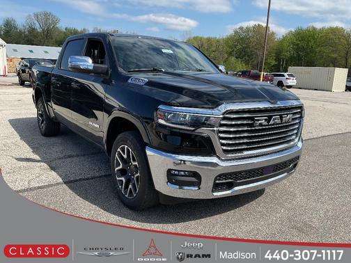 Diamond Black Crystal Pearlcoat 2026 RAM 1500 Laramie