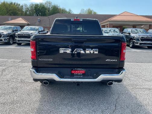 Diamond Black Crystal Pearlcoat 2026 RAM 1500 Laramie