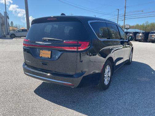 Diamond Black Crystal Pearlcoat 2025 Chrysler Pacifica L