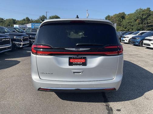 Silver Mist Clearcoat 2026 Chrysler Pacifica L