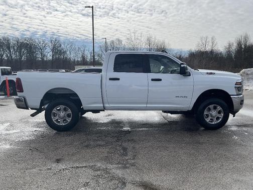 Bright White Clearcoat 2026 RAM 2500 Big Horn Crew Cab 4x4 6'4' Box
