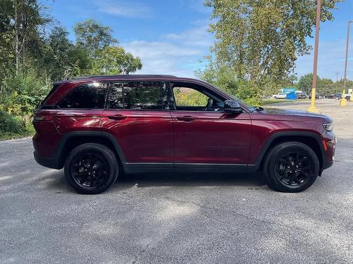 Velvet Red Pearlcoat 2025 Jeep Grand Cherokee Altitude
