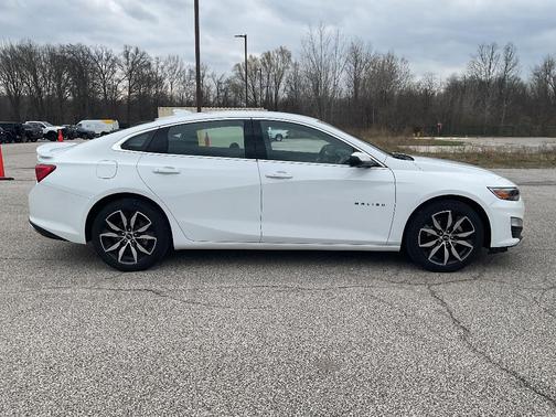 Summit White 2023 Chevrolet Malibu FWD RS