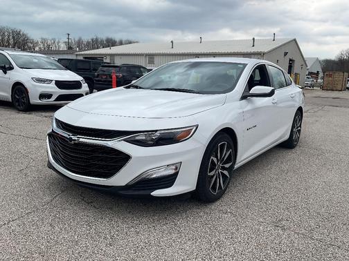Summit White 2023 Chevrolet Malibu FWD RS