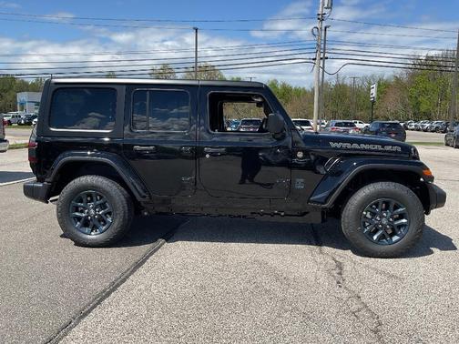 Black Clearcoat 2026 Jeep Wrangler 85th Anniversary