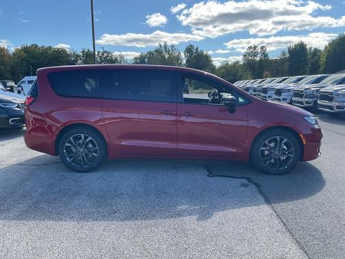 2026 Chrysler Pacifica L