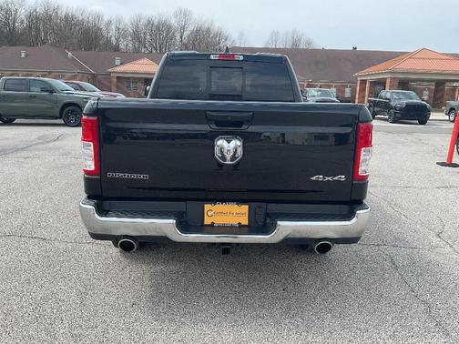 Diamond Black Crystal Pearlcoat 2022 RAM 1500 Big Horn/Lone Star