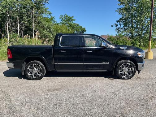 Diamond Black Crystal Pearlcoat 2021 RAM 1500 Limited