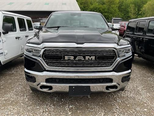 Diamond Black Crystal Pearlcoat 2021 RAM 1500 Limited