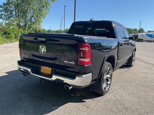 Diamond Black Crystal Pearlcoat 2021 RAM 1500 Limited