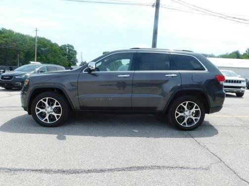 Photo 2 of 3 of 2019 Jeep Grand Cherokee Limited