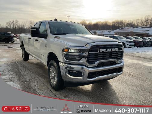 Bright White Clearcoat 2026 RAM 2500 Big Horn Crew Cab 4x4 8' Box