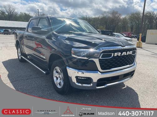 Diamond Black Crystal Pearlcoat 2025 RAM 1500 Big Horn/Lone Star