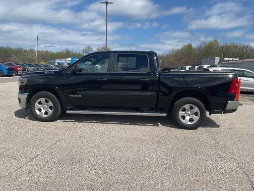 Diamond Black Crystal Pearlcoat 2025 RAM 1500 Big Horn/Lone Star