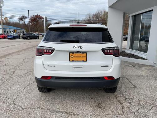 2022 Jeep Compass Latitude Lux